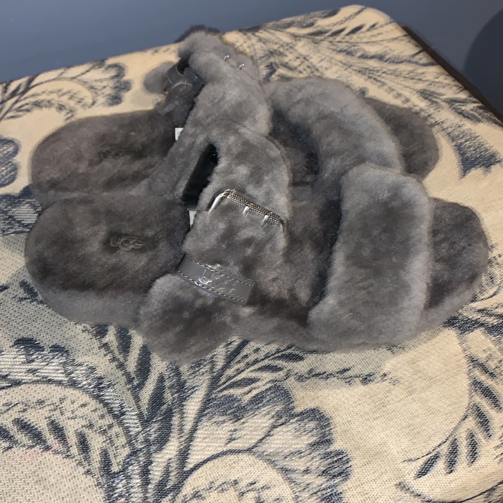 UGG Fuzz Yeah slippers